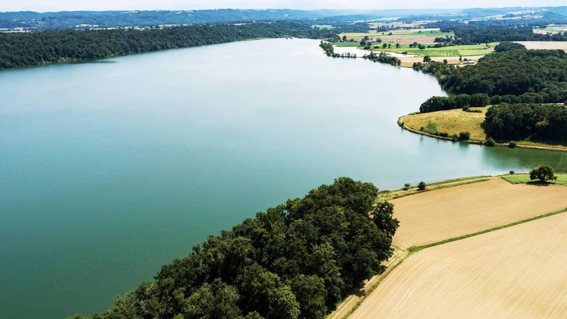 Lac près de Trie-sur-Baïse, un cadre idéal pour travailler avec l'expert-comptable Cerfrance